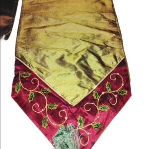 Christmas Table Runner & Placemats Homewear Holly Garland